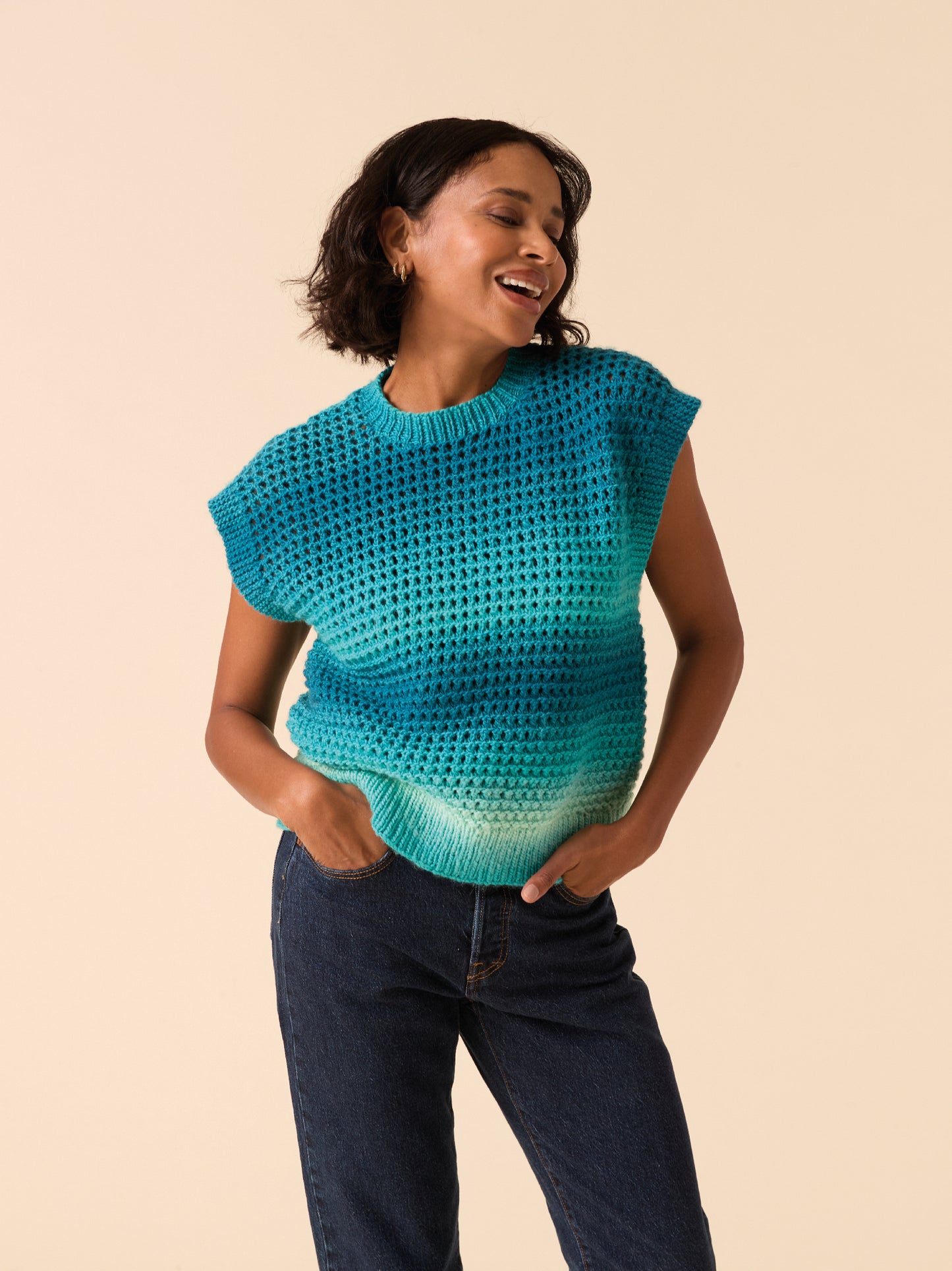 Sirdar - 10922 - Shade Shifting Circular Tank - Knit