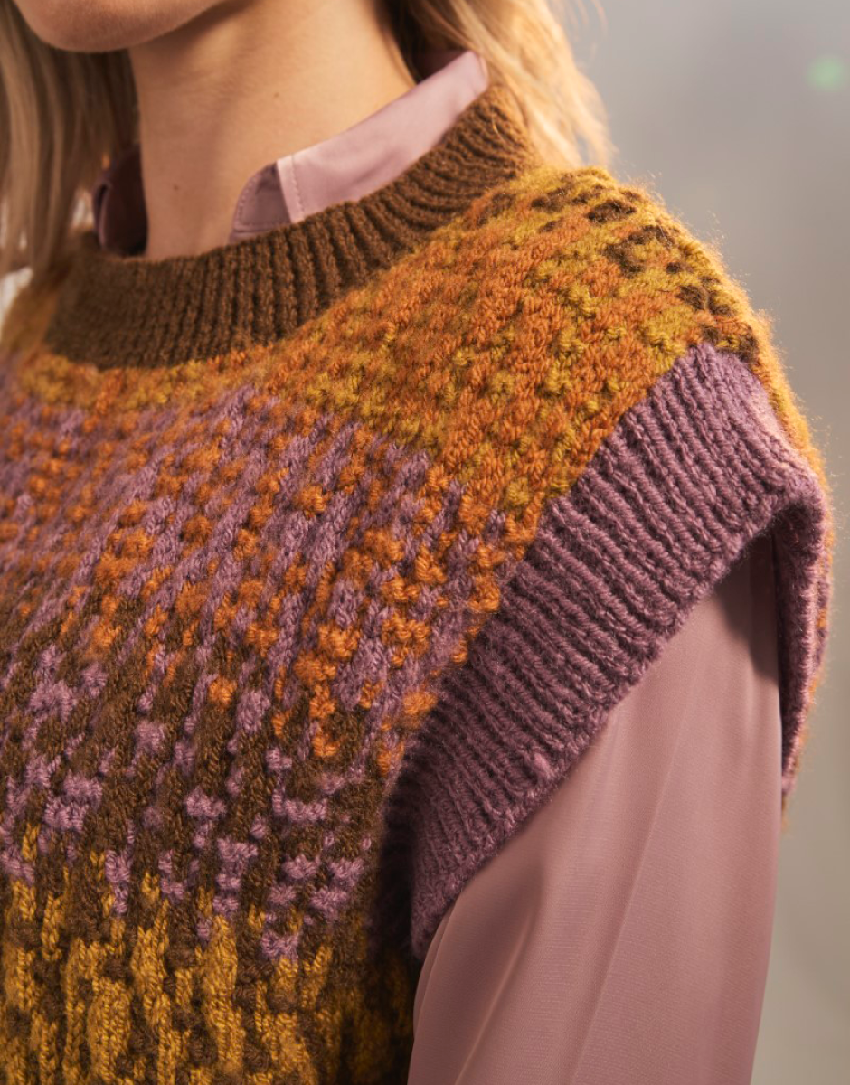 Sirdar - 10772 - Volcanic Vest - Loveful Acrylic DK