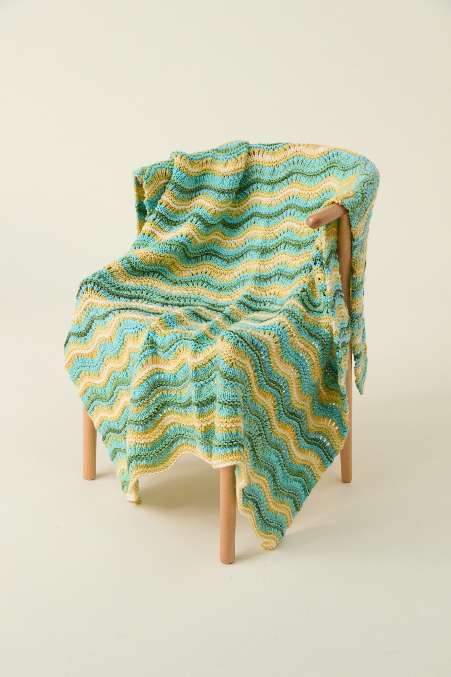 Hayfield Spirit Chunky - 10862 - Wave Knit Blanket