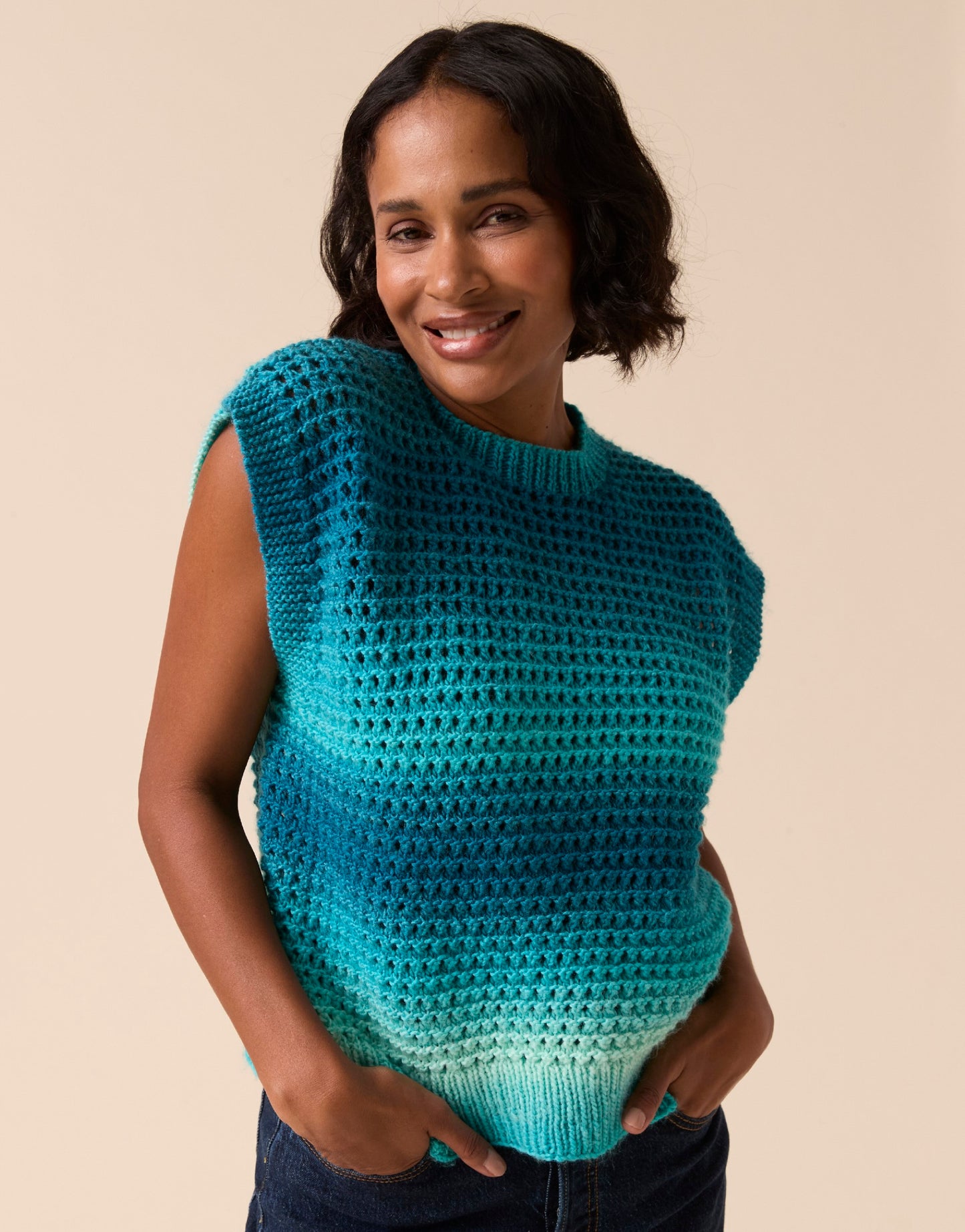 Sirdar - 10922 - Shade Shifting Circular Tank - Knit