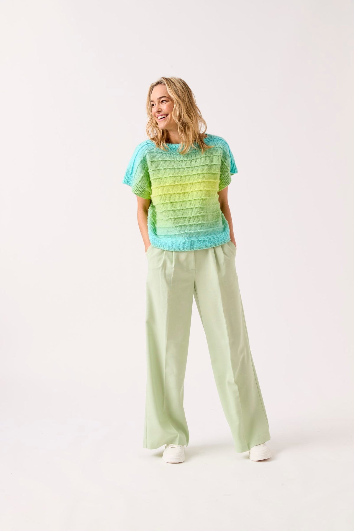 Sirdar Tee 10843 - Jewelspun Ombre Aran