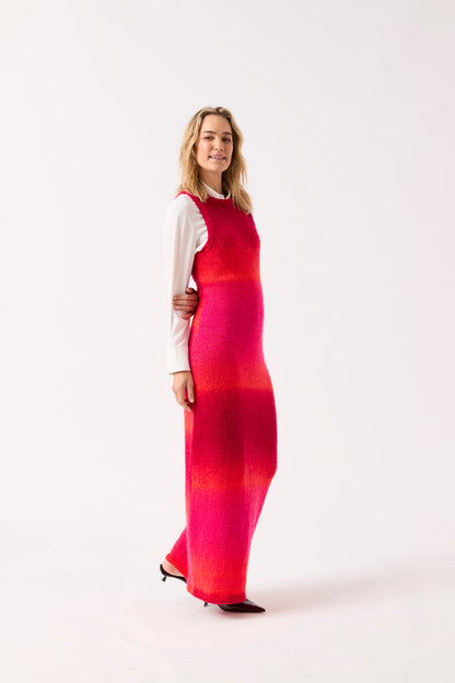 Sirdar - 10846 - Sleek Sleeveless Maxi Dress