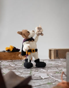 Crochet Fairy Tales: Animal Fables - Over 40 fantastical patterns by Kerry Lord
