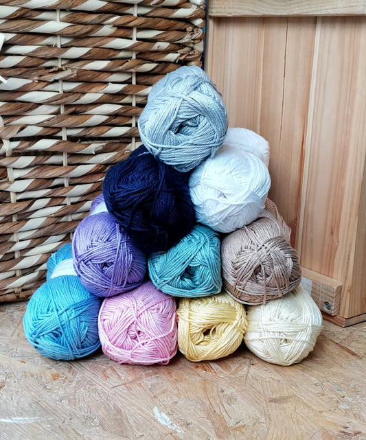 What a lovely stack of yarn