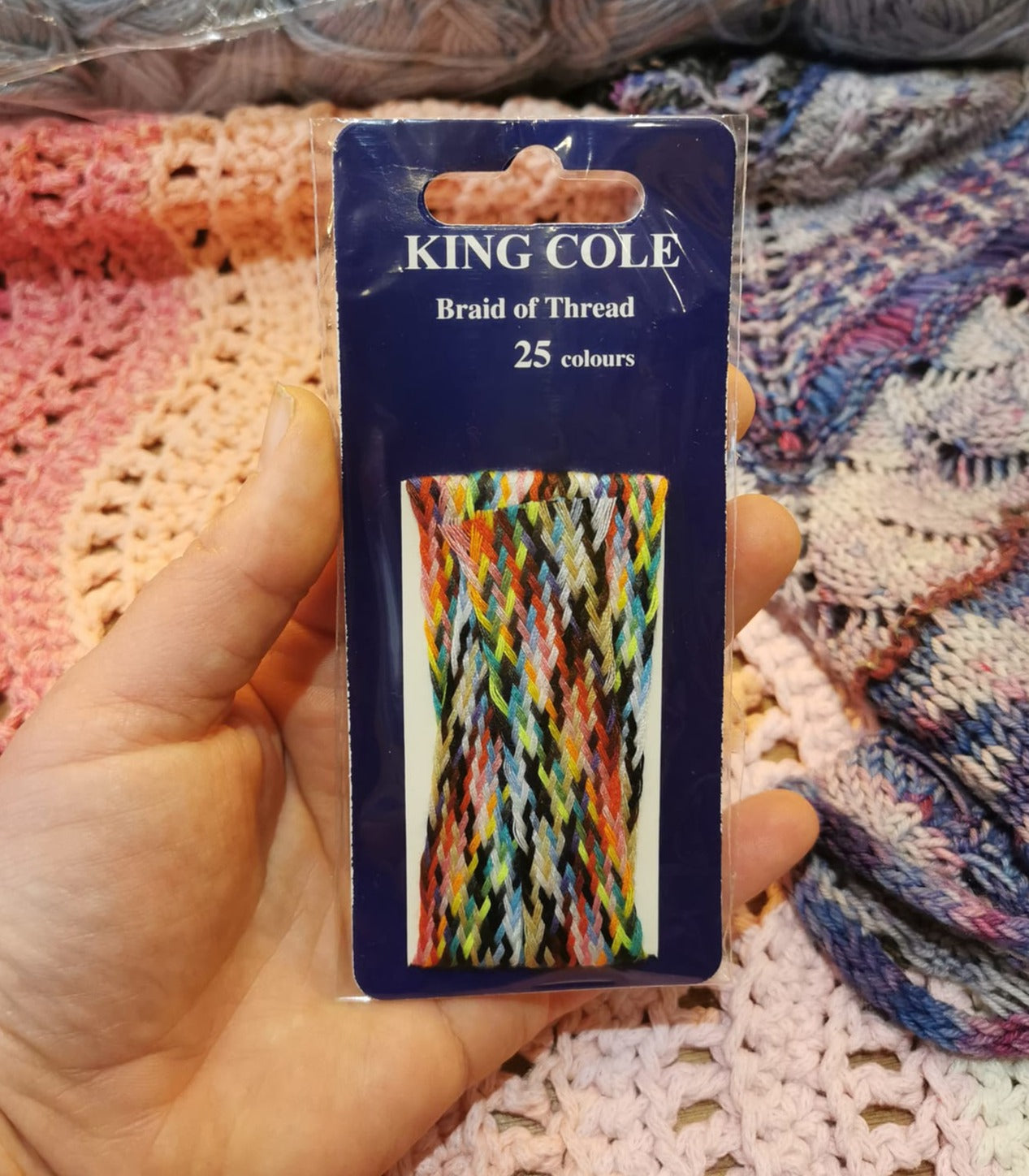 A braid of thread in a packet. 